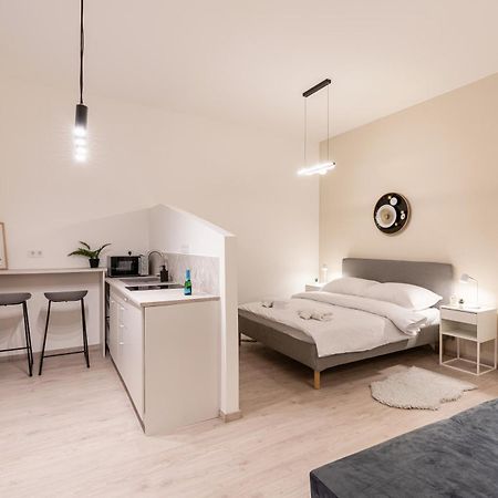 Apartamento Kl31 - Urban Escape - Prime Location - Klauzal Square By Bqa Budapest Exterior foto