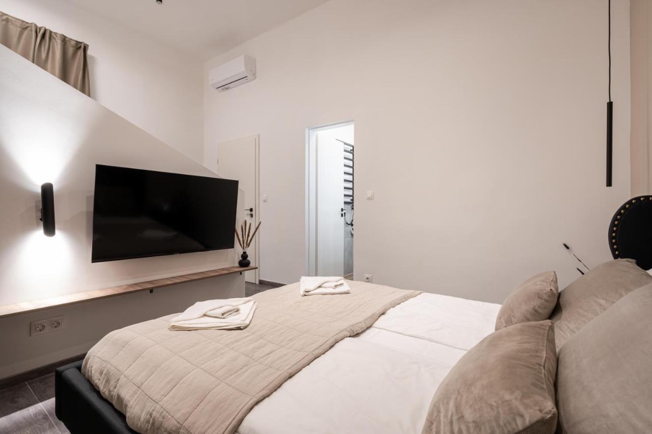 Apartamento Kl31 - Urban Escape - Prime Location - Klauzal Square By Bqa Budapest Exterior foto