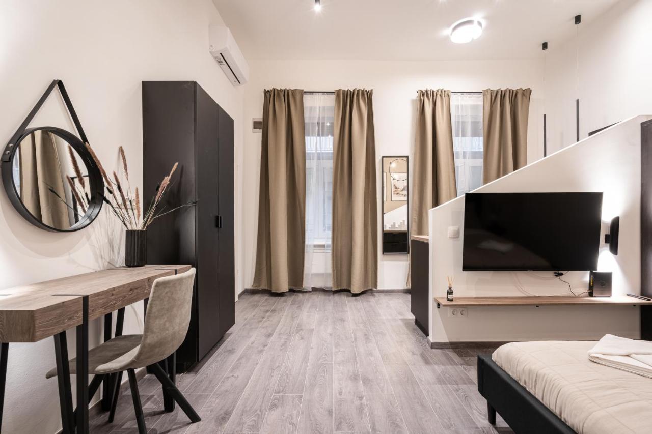 Apartamento Kl31 - Urban Escape - Prime Location - Klauzal Square By Bqa Budapest Exterior foto