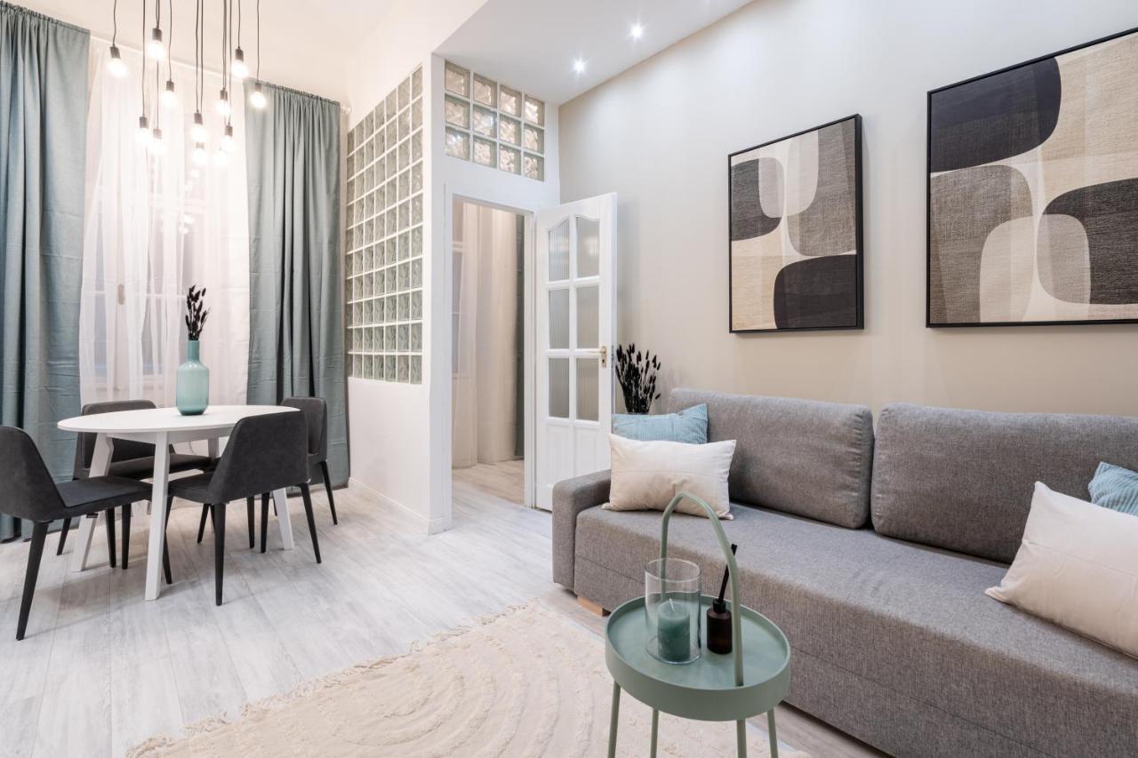 Apartamento Kl31 - Urban Escape - Prime Location - Klauzal Square By Bqa Budapest Exterior foto