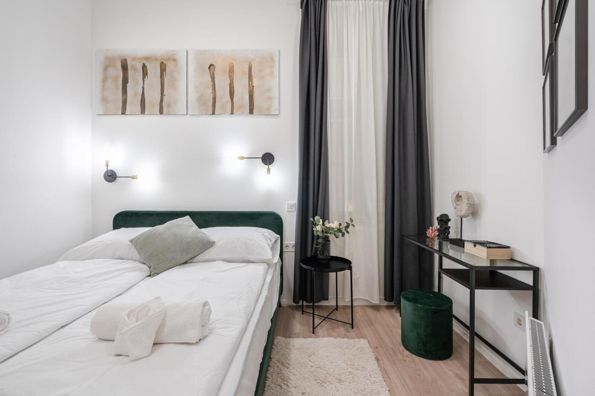 Apartamento Kl31 - Urban Escape - Prime Location - Klauzal Square By Bqa Budapest Exterior foto