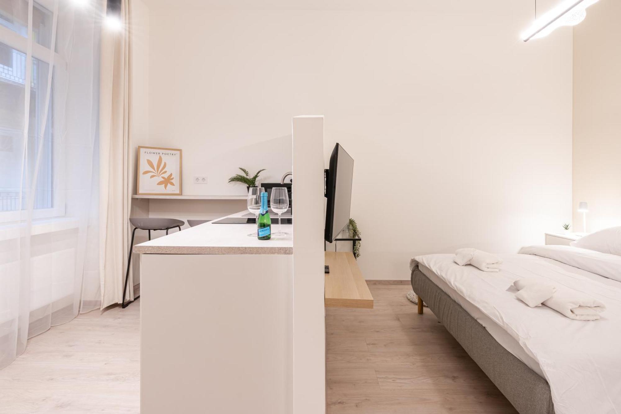 Apartamento Kl31 - Urban Escape - Prime Location - Klauzal Square By Bqa Budapest Exterior foto