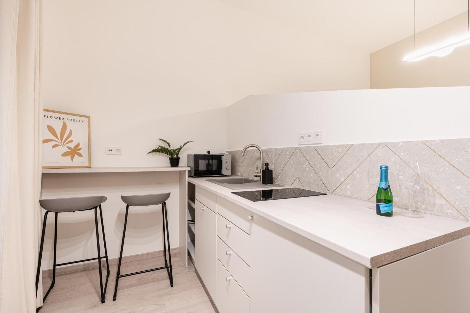 Apartamento Kl31 - Urban Escape - Prime Location - Klauzal Square By Bqa Budapest Exterior foto