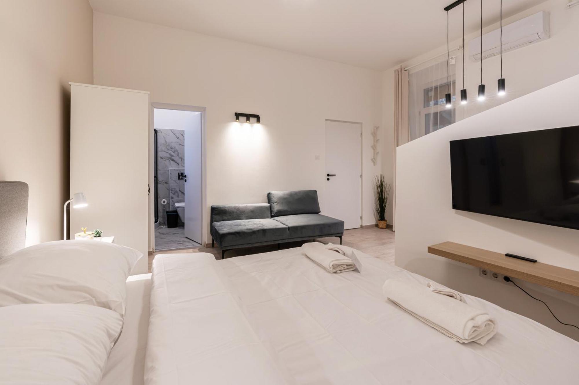 Apartamento Kl31 - Urban Escape - Prime Location - Klauzal Square By Bqa Budapest Exterior foto