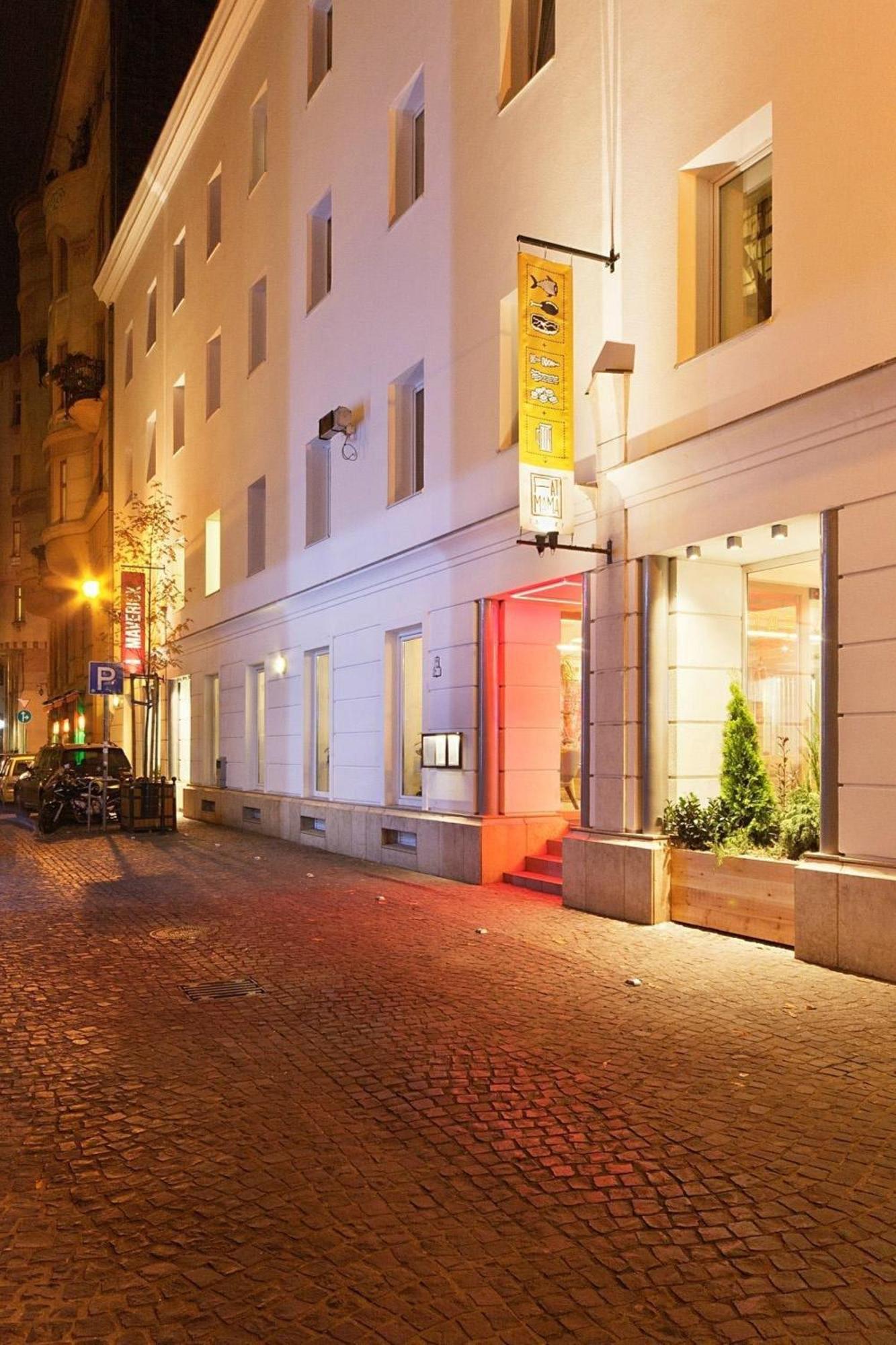 Apartamento Kl31 - Urban Escape - Prime Location - Klauzal Square By Bqa Budapest Exterior foto